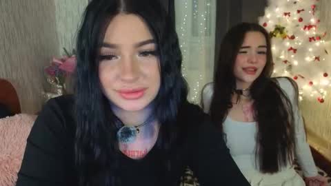 Snapshot of lisaanddenis chatting on 01.05.26 Lisa and Den online show from 01.05.26