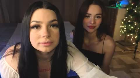 Snapshot of lisaanddenis chatting on 01.06.26 Lisa and Den online show from 01.06.26