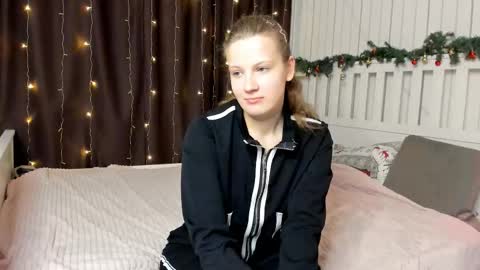 Snapshot of lisabethwaybright chatting on 02.15.26 Cate online show from 02.15.26