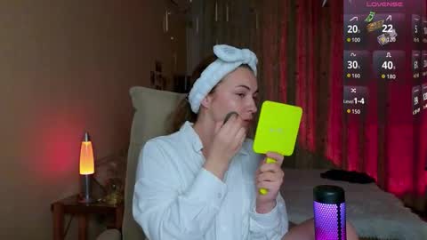 Snapshot of lisacase chatting on 11.28.25 LisaCase online show from 11.28.25