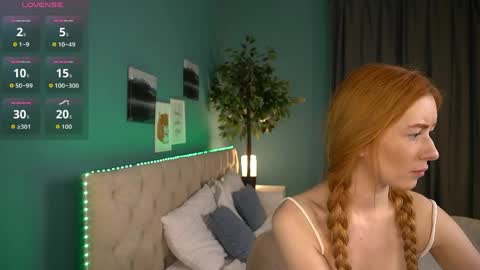 Snapshot of lisafoxy_ chatting on 06.06.26 Lisa online show from 06.06.26