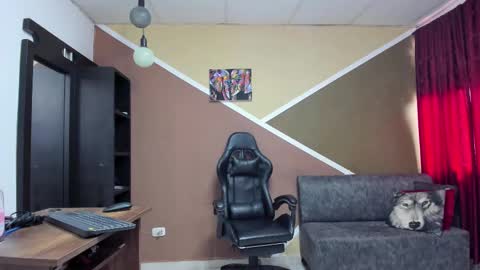 Snapshot of lisagray_1 chatting on 10.17.25 Lisa Gray Independent Model online show from 10.17.25