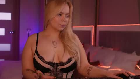 Snapshot of lisalovesweet chatting on 05.18.26 Lisa online show from 05.18.26