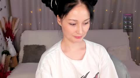 Snapshot of lisamooore chatting on 02.15.25 Lisa Moore online show from 02.15.25