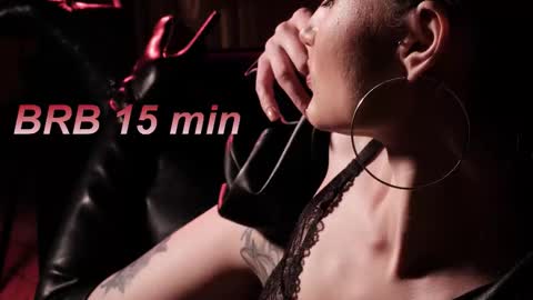 Lisa Moore online show from 03.07.26