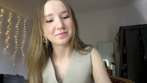 Snapshot of lisasmall chatting on 06.11.26 lisasmall online show from 06.11.26