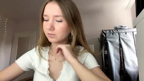 Snapshot of lisasmall chatting on 07.19.26 lisasmall online show from 07.19.26