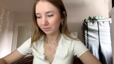 Snapshot of lisasmall chatting on 07.24.26 lisasmall online show from 07.24.26