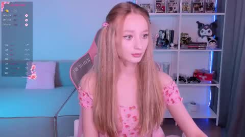 Snapshot of lissa__fox chatting on 09.18.25 lissa online show from 09.18.25