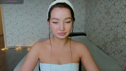Snapshot of lissa_cristal_ chatting on 05.17.26 lissa_cristal_ online show from 05.17.26