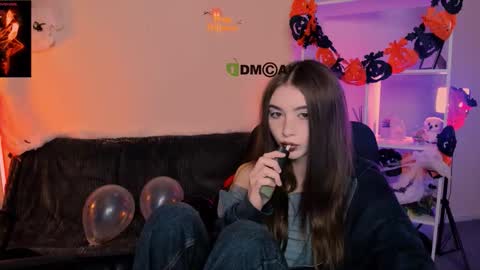 Snapshot of lissa_night chatting on 10.27.25 lissa_night online show from 10.27.25