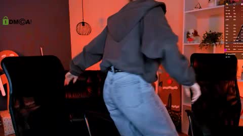 Snapshot of lissa_night chatting on 12.23.25 lissa_night online show from 12.23.25