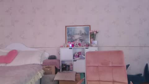 Snapshot of lissalucy chatting on 04.13.26 Alice Dont forget to thumbs up its very important online show from 04.13.26