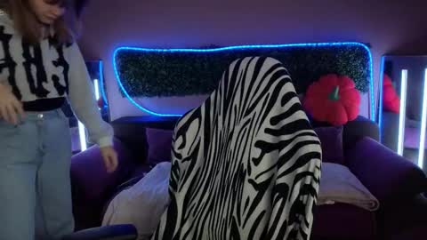 Snapshot of litabrom chatting on 11.19.25 Lena online show from 11.19.25