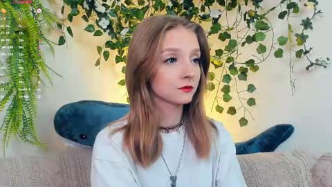 Snapshot of little__caprice chatting on 06.26.26 Bella online show from 06.26.26