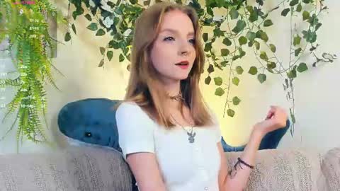 Snapshot of little__caprice chatting on 07.26.26 Bella online show from 07.26.26