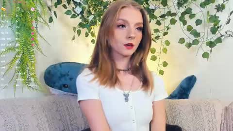 Snapshot of little__caprice chatting on 08.01.26 Bella online show from 08.01.26