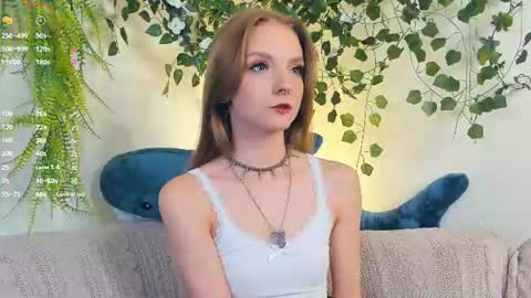 Snapshot of little__caprice chatting on 08.04.26 Bella online show from 08.04.26