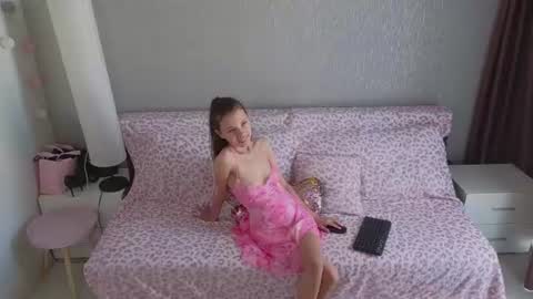 Snapshot of little__lunaa chatting on 06.25.26 online show from 06.25.26
