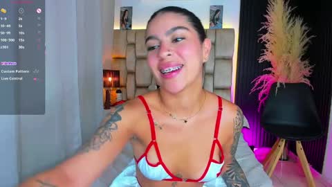 Sophie ---- connected from 1400 to 2100 Colombia time online show from 04.27.26
