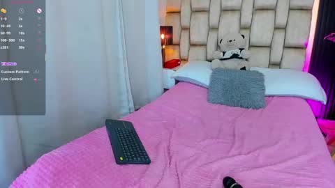 Sophie ---- connected from 1400 to 2100 Colombia time online show from 05.11.26