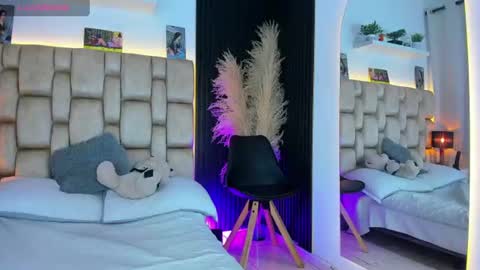 Sophie ---- connected from 1400 to 2100 Colombia time online show from 06.15.26