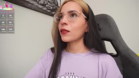 Snapshot of little_eli chatting on 10.28.25 Help me reach 100 likes online show from 10.28.25