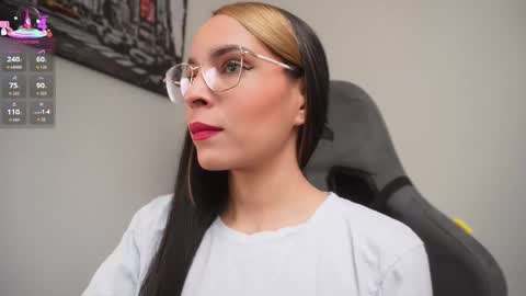 Snapshot of little_eli chatting on 11.13.25 Help me reach 100 likes online show from 11.13.25