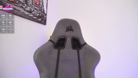 Snapshot of little_eli chatting on 11.14.25 Help me reach 100 likes online show from 11.14.25