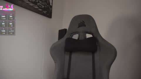 Snapshot of little_eli chatting on 11.24.25 Help me reach 100 likes online show from 11.24.25