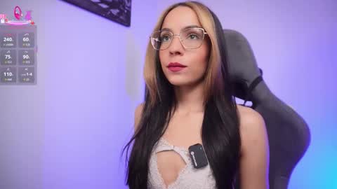 Snapshot of little_eli chatting on 11.27.25 Help me reach 100 likes online show from 11.27.25