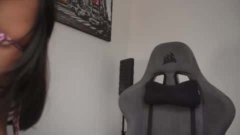 Snapshot of little_eli chatting on 11.30.25 Help me reach 100 likes online show from 11.30.25