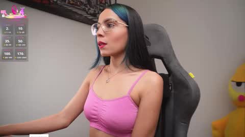 Snapshot of little_eli chatting on 01.10.26 Help me reach 100 likes online show from 01.10.26