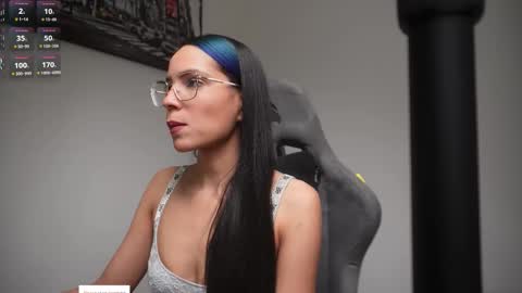 Snapshot of little_eli chatting on 02.02.26 Help me reach 100 likes online show from 02.02.26