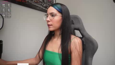 Snapshot of little_eli chatting on 02.08.26 Help me reach 100 likes online show from 02.08.26