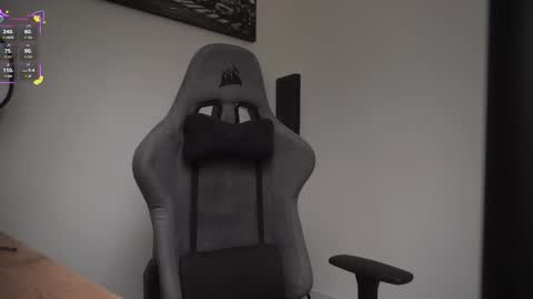 Snapshot of little_eli chatting on 02.10.26 Help me reach 100 likes online show from 02.10.26