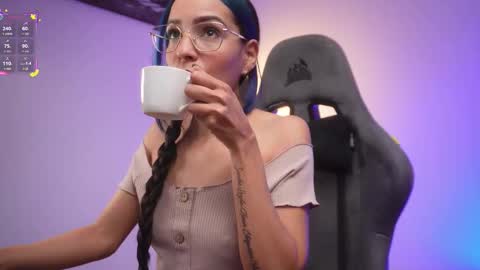 Snapshot of little_eli chatting on 02.11.26 Help me reach 100 likes online show from 02.11.26