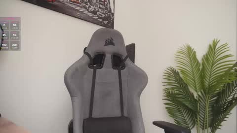 Snapshot of little_eli chatting on 03.01.26 Help me reach 100 likes online show from 03.01.26