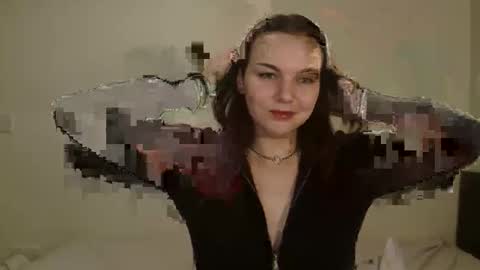 Snapshot of little_kinky_gal chatting on 10.21.25 little_kinky_gal online show from 10.21.25