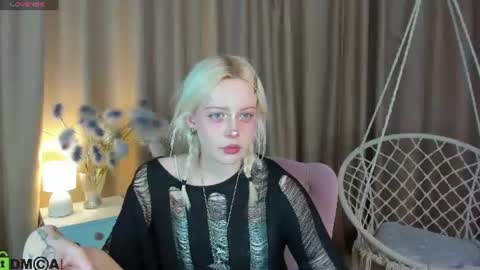 Snapshot of little_lillit chatting on 06.20.26 Lill online show from 06.20.26