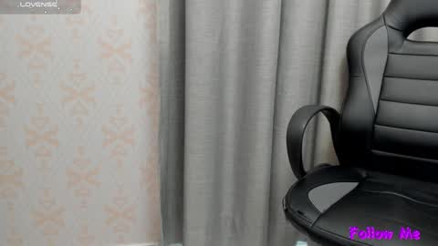 Snapshot of little_naiara chatting on 12.19.24 Katty online show from 12.19.24