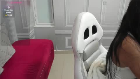 Snapshot of little_naiara chatting on 12.28.24 Katty online show from 12.28.24
