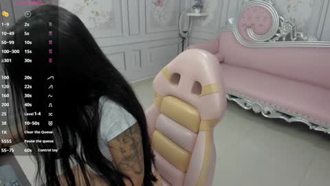 Snapshot of little_naiara chatting on 01.27.25 Katty online show from 01.27.25