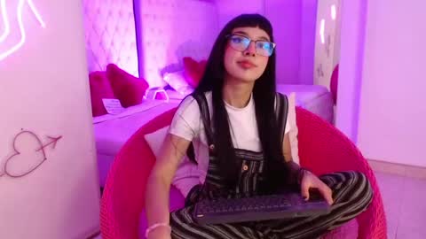 Snapshot of little_paulette chatting on 05.08.26 Paulette online show from 05.08.26