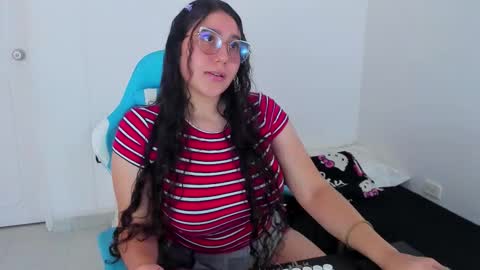 Snapshot of little_sparkles_0f_l0v3 chatting on 11.23.25 Laire online show from 11.23.25