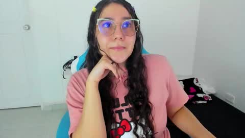 Snapshot of little_sparkles_0f_l0v3 chatting on 11.24.25 Laire online show from 11.24.25