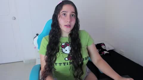 Snapshot of little_sparkles_0f_l0v3 chatting on 12.16.25 Laire online show from 12.16.25