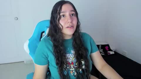 Snapshot of little_sparkles_0f_l0v3 chatting on 12.18.25 Laire online show from 12.18.25