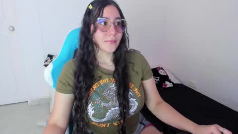 Snapshot of little_sparkles_0f_l0v3 chatting on 12.21.25 Laire online show from 12.21.25