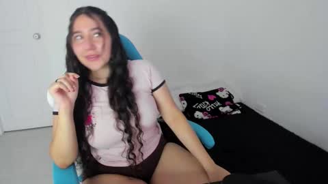 Snapshot of little_sparkles_0f_l0v3 chatting on 12.22.25 Laire online show from 12.22.25